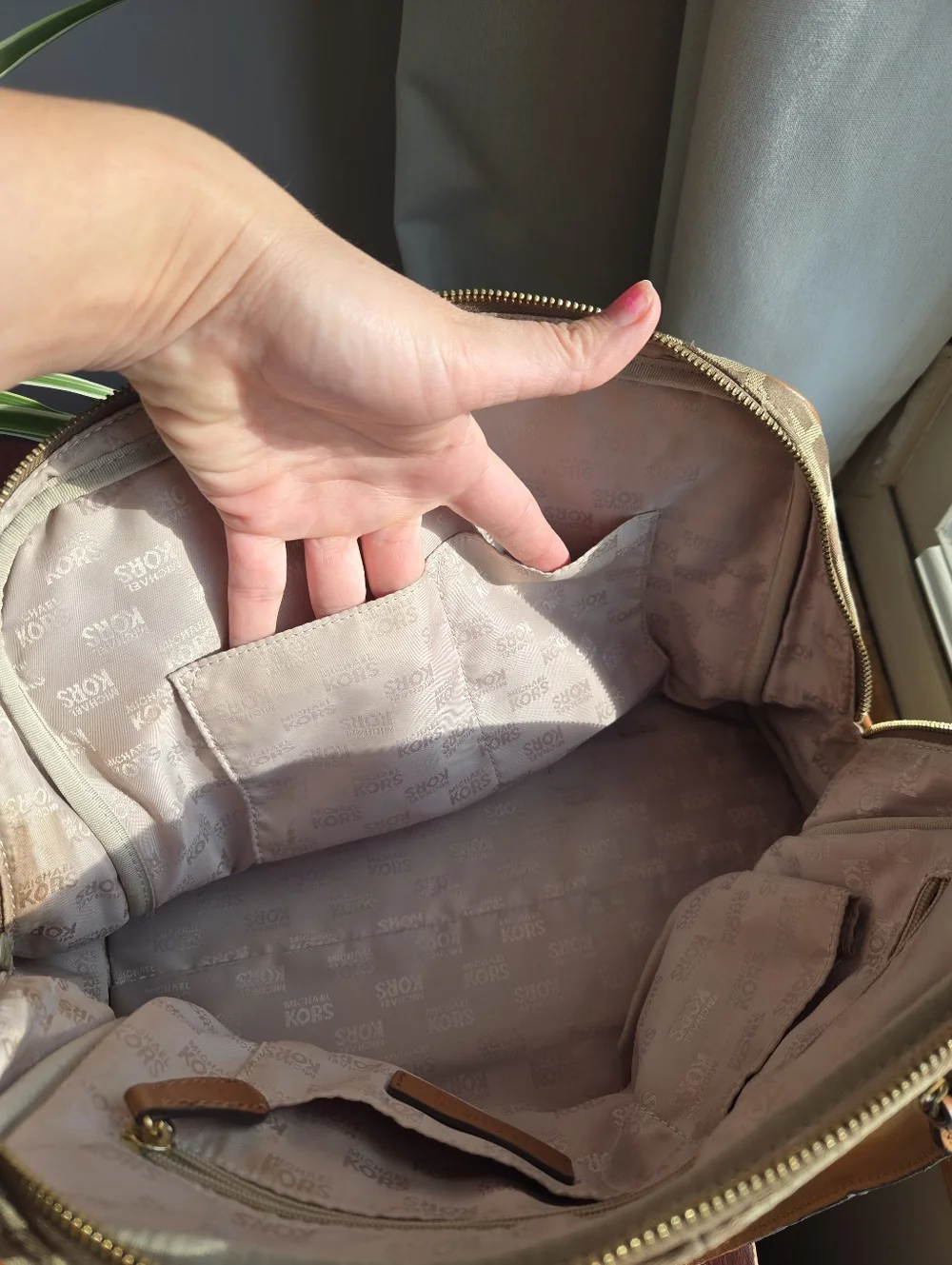 ​🌻 DESCRIPTION: The "Spring Fling" MK Satchel 🌻 - Picture 10 of 16